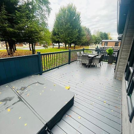 Copse View Lodge With Hot Tub ヨーク エクステリア 写真