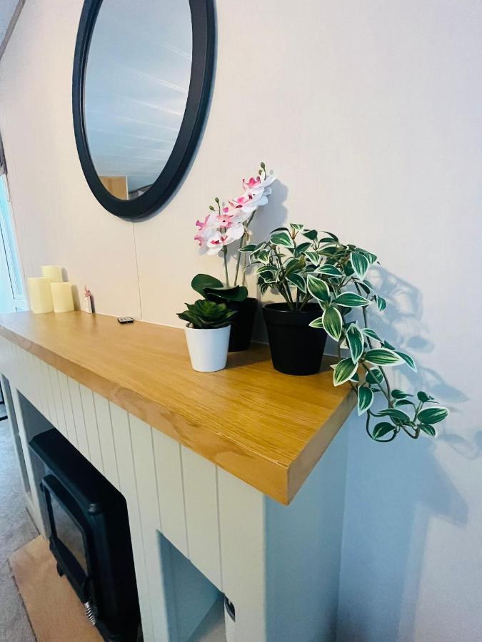 Copse View Lodge With Hot Tub ヨーク エクステリア 写真