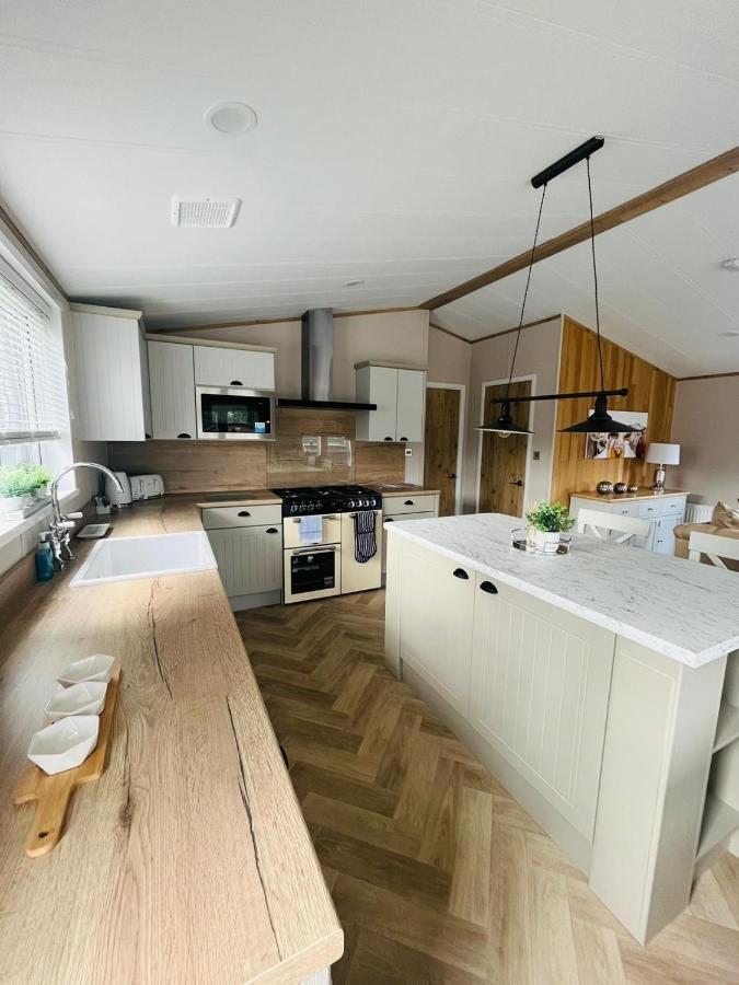 Copse View Lodge With Hot Tub ヨーク エクステリア 写真
