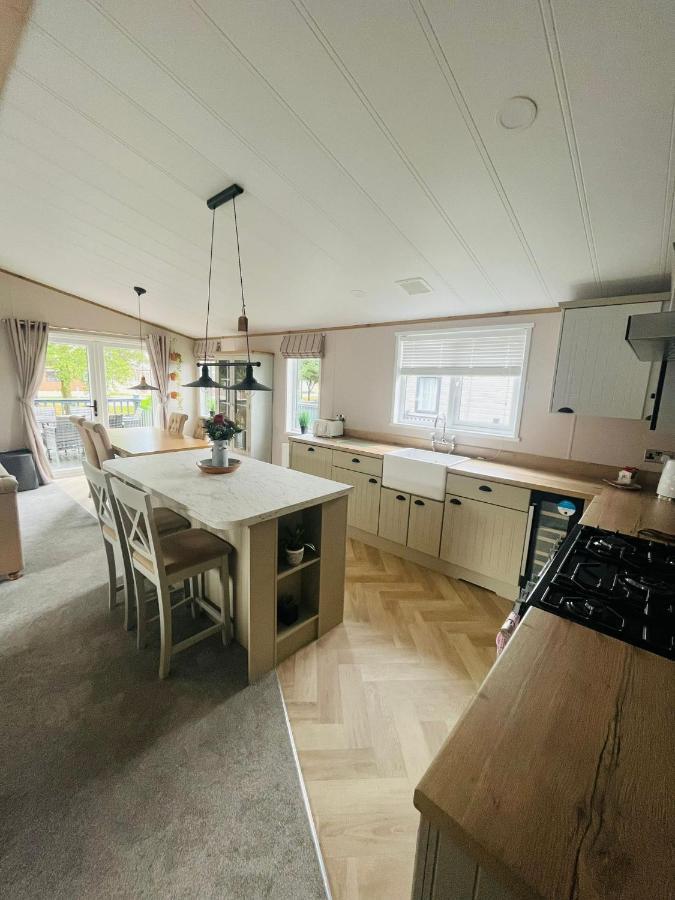 Copse View Lodge With Hot Tub ヨーク エクステリア 写真