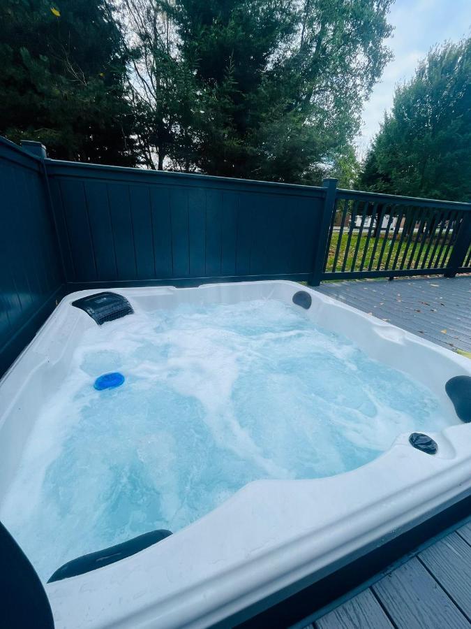 Copse View Lodge With Hot Tub ヨーク エクステリア 写真