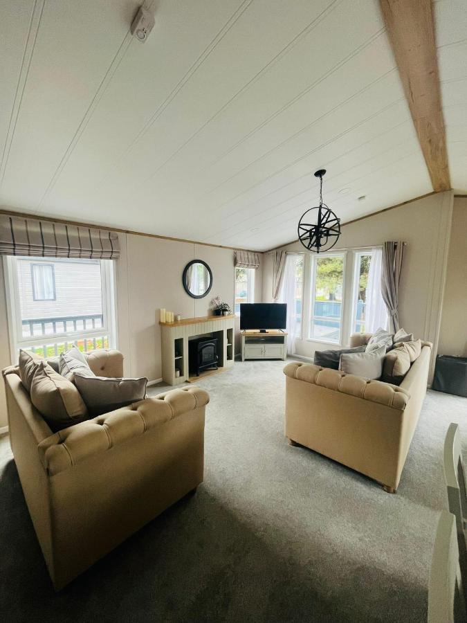 Copse View Lodge With Hot Tub ヨーク エクステリア 写真
